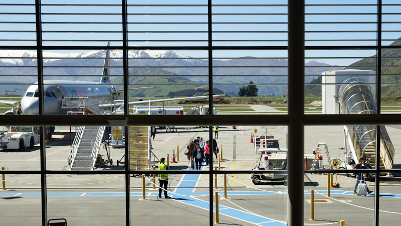 New Zealand Briefly Halts Domestic Departures